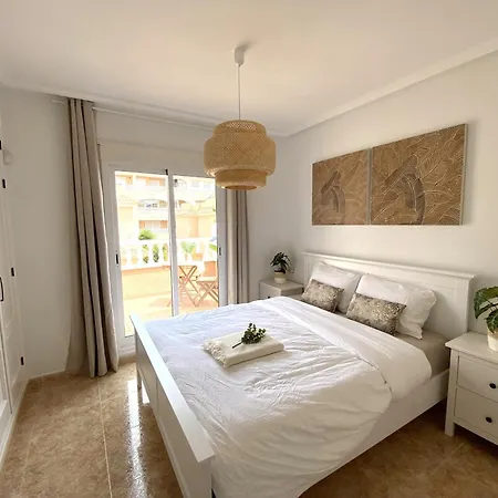 Casa Romina, Semi-detached With Shared Pool Near La Zenia
