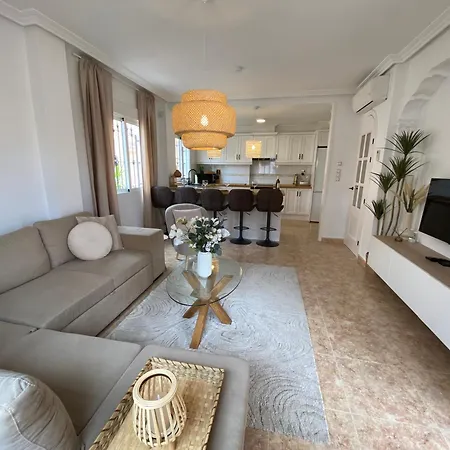 Casa Romina, Semi-detached With Shared Pool Near La Zenia *