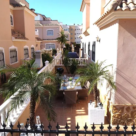 Casa Romina, Semi-detached With Shared Pool Near La Zenia *