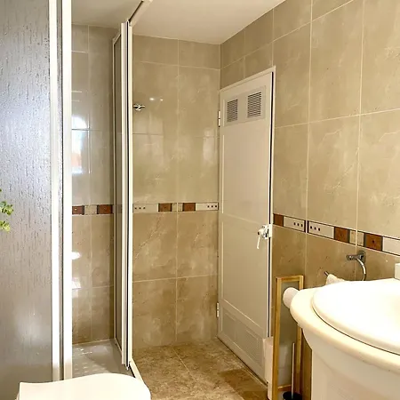 Casa Romina, Semi-detached With Shared Pool Near La Zenia