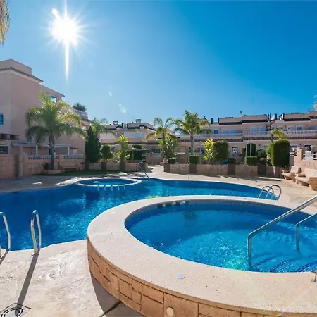 Casa Romina, Semi-detached With Shared Pool Near La Zenia