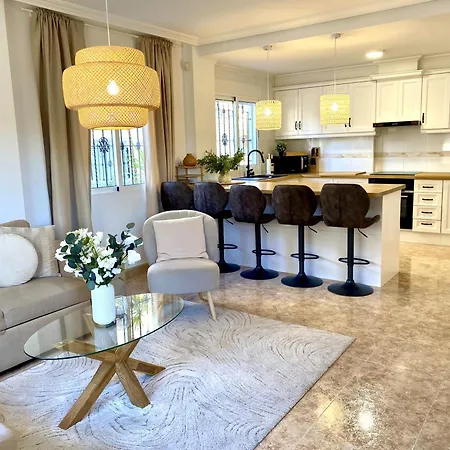 Casa Romina, Semi-detached With Shared Pool Near La Zenia * Orihuela
