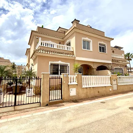 Casa Romina, Semi-detached With Shared Pool Near La Zenia *